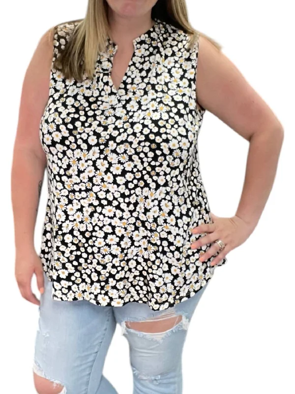 Trendy Urban Attire Daisy Sleeveless Gabby Top In Black/white