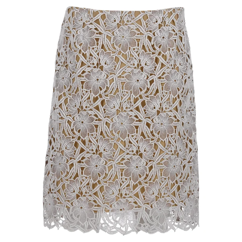 Boutique Styles Burberry Knee Length Lace Skirt in White Cotton